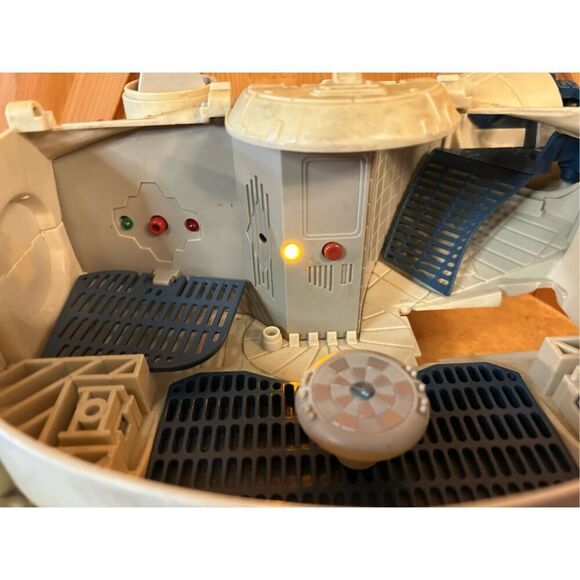 Star Wars Galactic Heroes Millennium Falcon Spaceship Hasbro 2001 (8171) READ - Picture 6 of 16